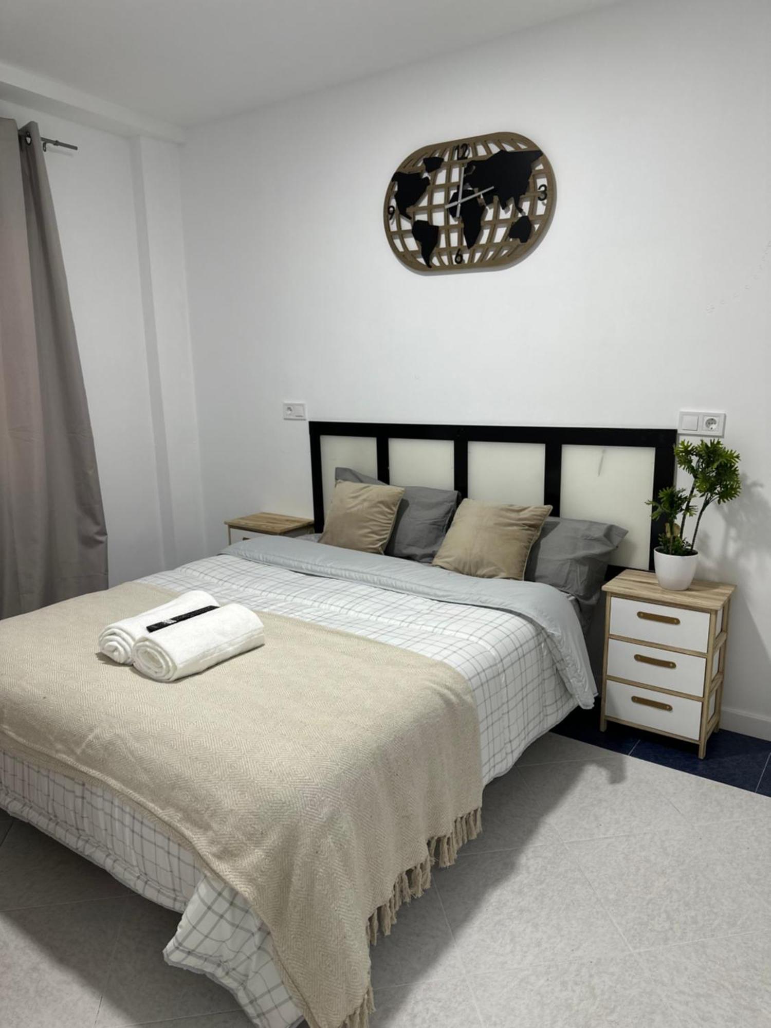 Rooms Mediavilla Madrid Extérieur photo