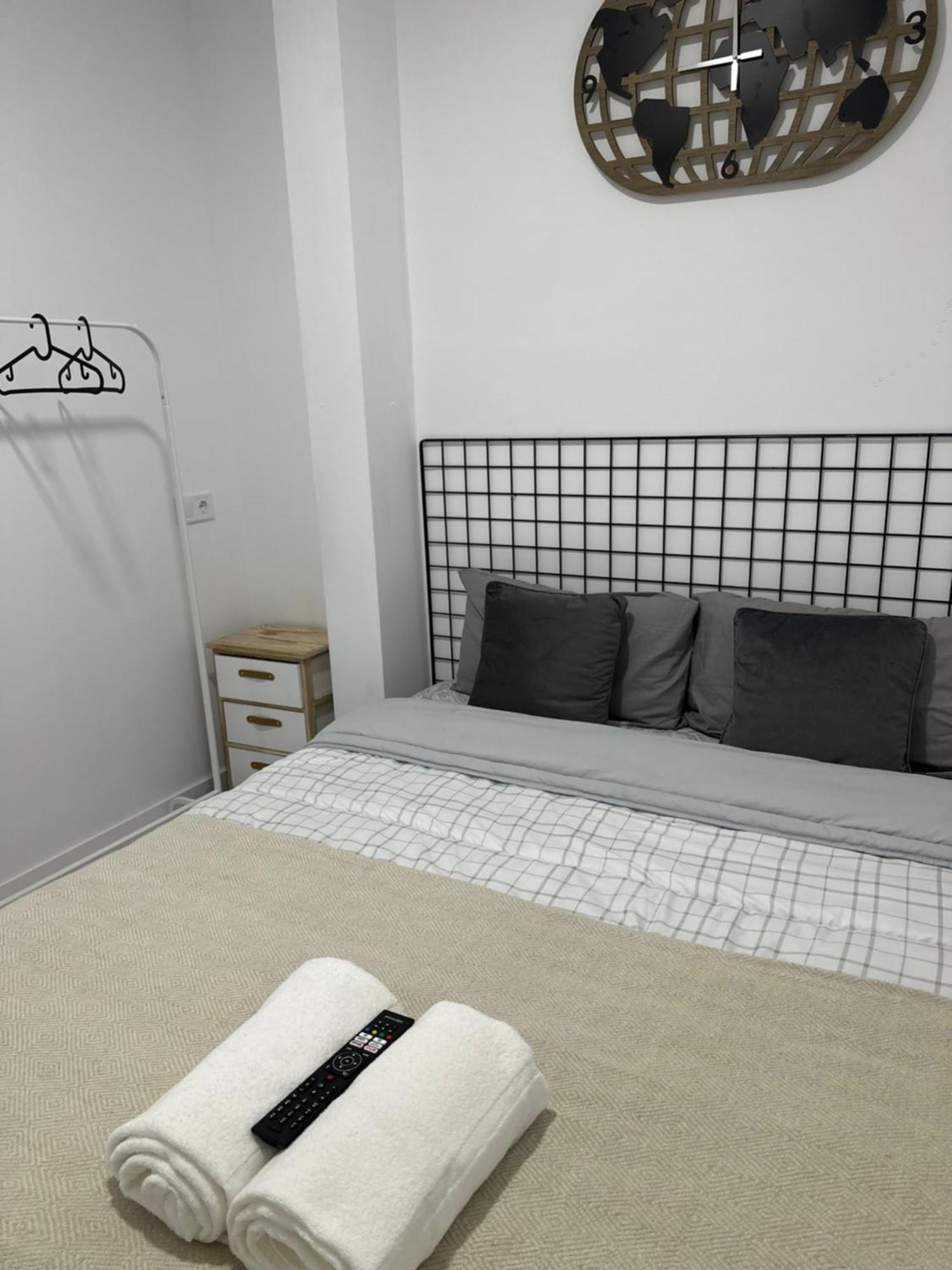 Rooms Mediavilla Madrid Extérieur photo